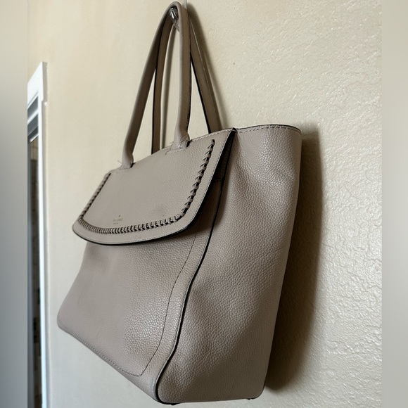 Kate Spade -Large handbag with matching wallet. Kept is duster bag - Picture 6 of 10